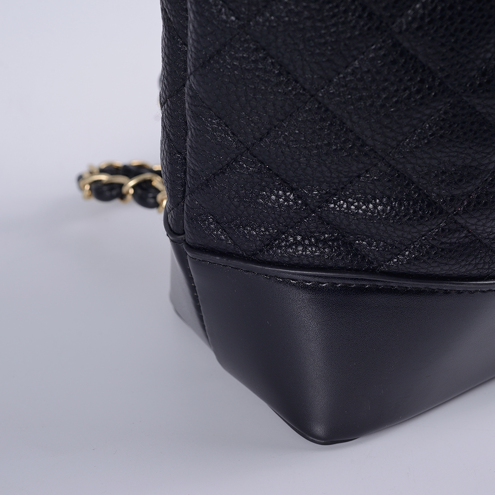 Zaino classico da donna con catena in oro nero, borsa casual in pelle di alta qualità