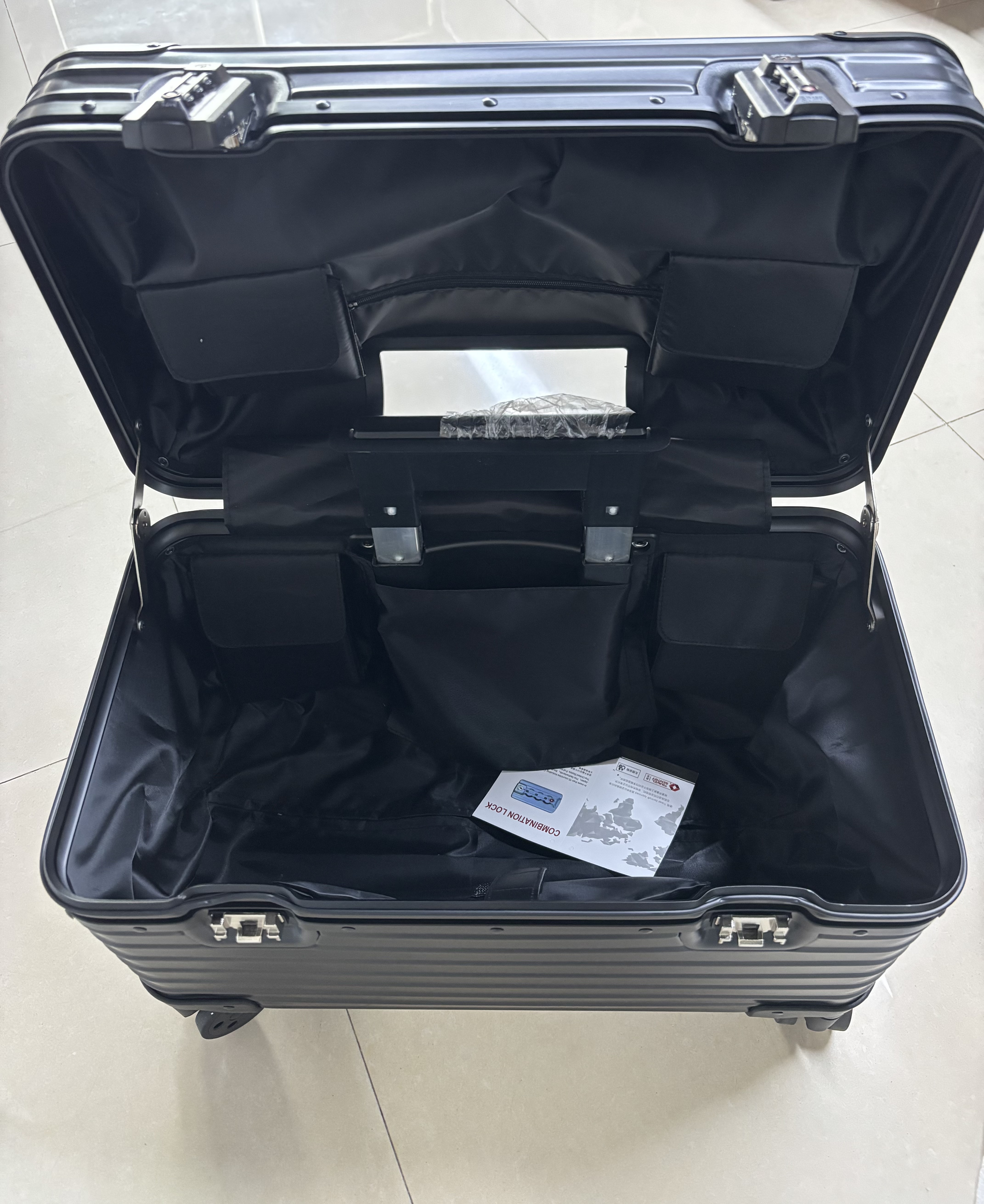 Custodia portatile con serratura a combinazione di sicurezza per valigia trolley in alluminio di alta qualità da 18 pollici per viaggi d'affari
