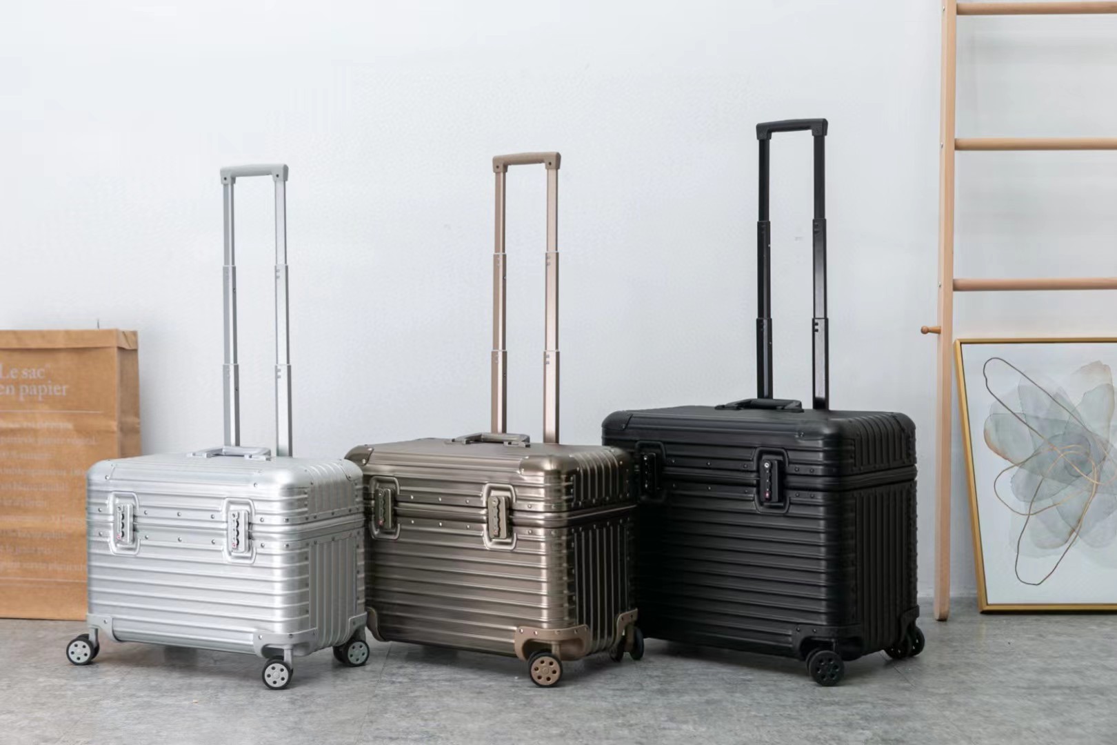 Che tipi di materiali sono disponibili per la scelta della valigia?